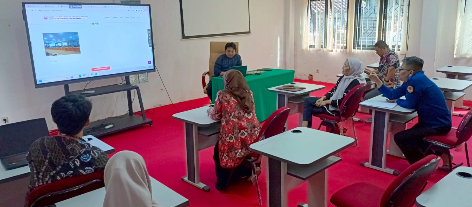 Presentasi Aplikasi oleh tim TA-IT LPDSI